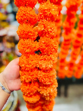 Load image into Gallery viewer, Cempasúchil PomPom garland flowers