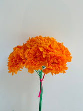 Load image into Gallery viewer, Cempasuchil flower bouquet