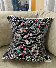 Load image into Gallery viewer, Handwoven "Larrainzar" Cotton Pillowcase