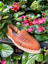 Load image into Gallery viewer, Men’s Mexican Huarache Sandals -- Natural Leather