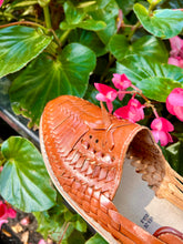 Load image into Gallery viewer, Men’s Mexican Huarache Sandals -- Natural Leather w/ bow
