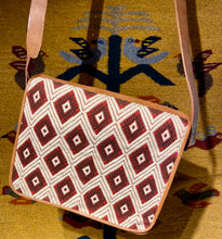 Load image into Gallery viewer, Larrainzar Leather Crossbody (bag)
