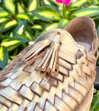 Load image into Gallery viewer, Women’s Mexican Huarache Sandals -- Gold