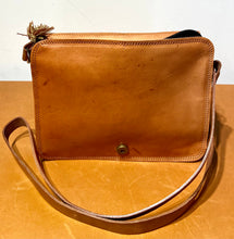 Load image into Gallery viewer, Larrainzar Leather Crossbody (bag)