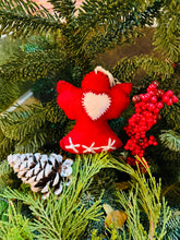 Load image into Gallery viewer, Ángel Plushy ornament
