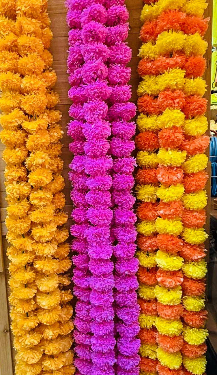 Cempasúchil PomPom garland flowers