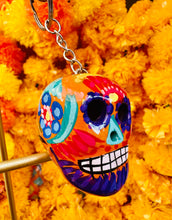 Load image into Gallery viewer, Keychain Skull
