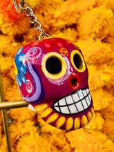 Load image into Gallery viewer, Keychain Skull

