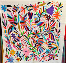 Load image into Gallery viewer, Otomi Tenango Centerpiece
