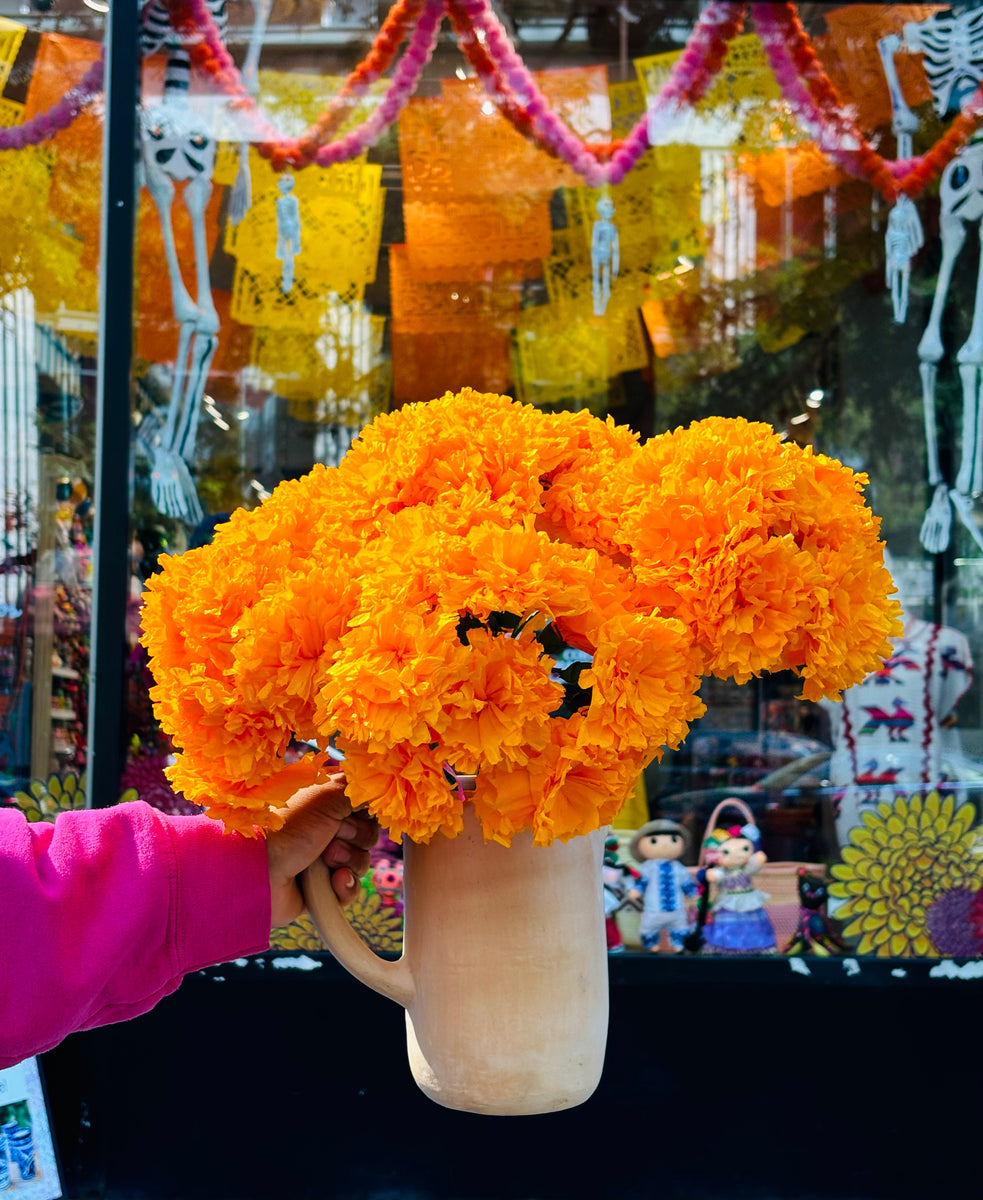 Cempasuchil flower bouquet – Colores Mexicanos: Chicago's Mexican Gift Shop