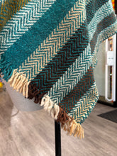 Load image into Gallery viewer, Women&#39;s Handwoven Poncho-- Oaxaca Wool - Earthly Green
