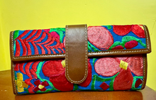 Load image into Gallery viewer, La Flor Wallet
