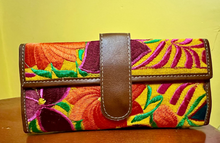 Load image into Gallery viewer, La Flor Wallet
