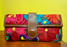 Load image into Gallery viewer, La Flor Wallet
