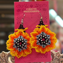 Load image into Gallery viewer, Beaded bold flower Earrings
