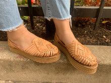 Load image into Gallery viewer, Women’s Mexican Huarache Sandals -- platform
