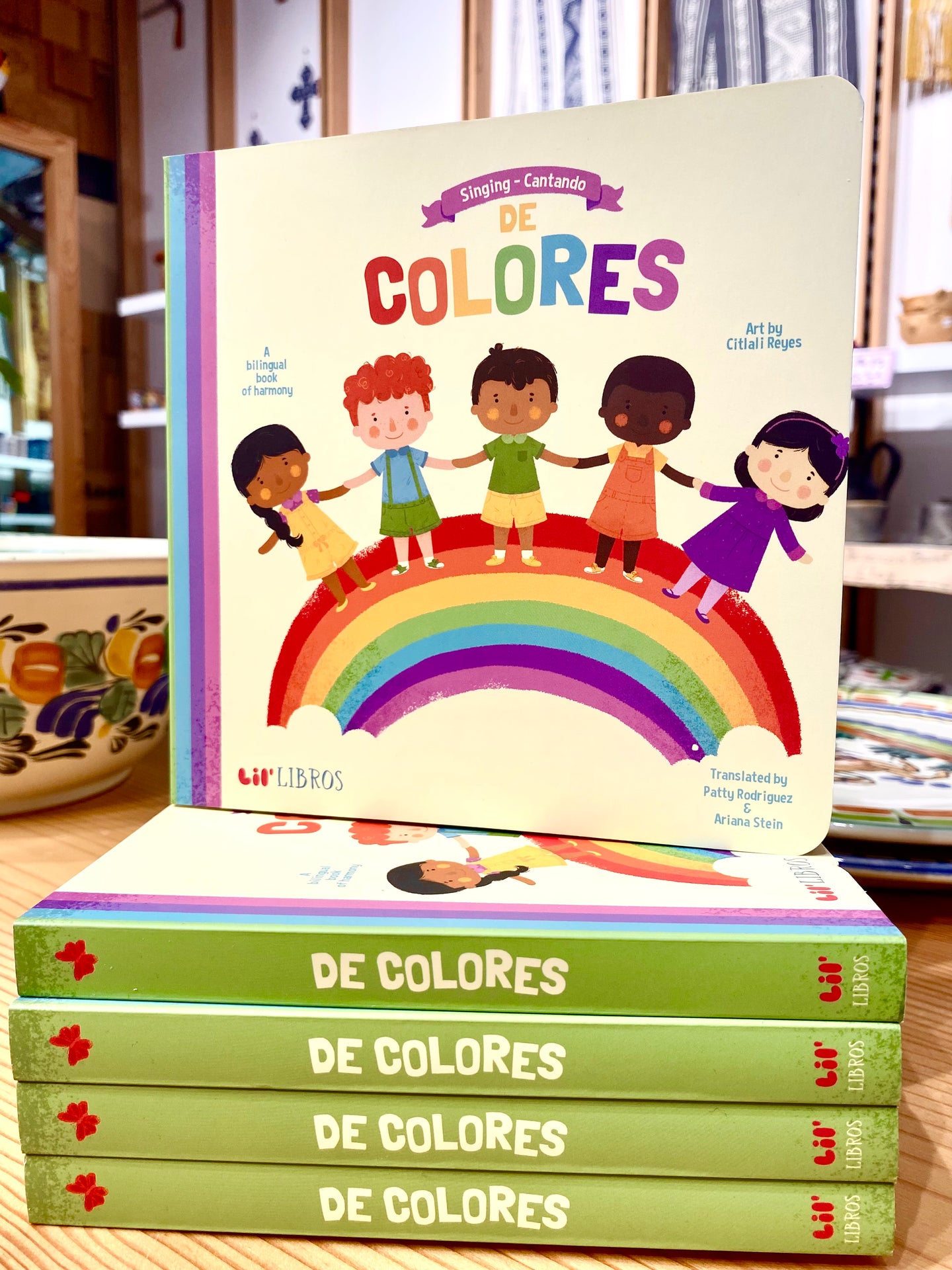 Kids’ Bilingual Book: De Colores