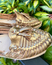 Load image into Gallery viewer, Women’s Mexican Huarache Sandals -- Gold
