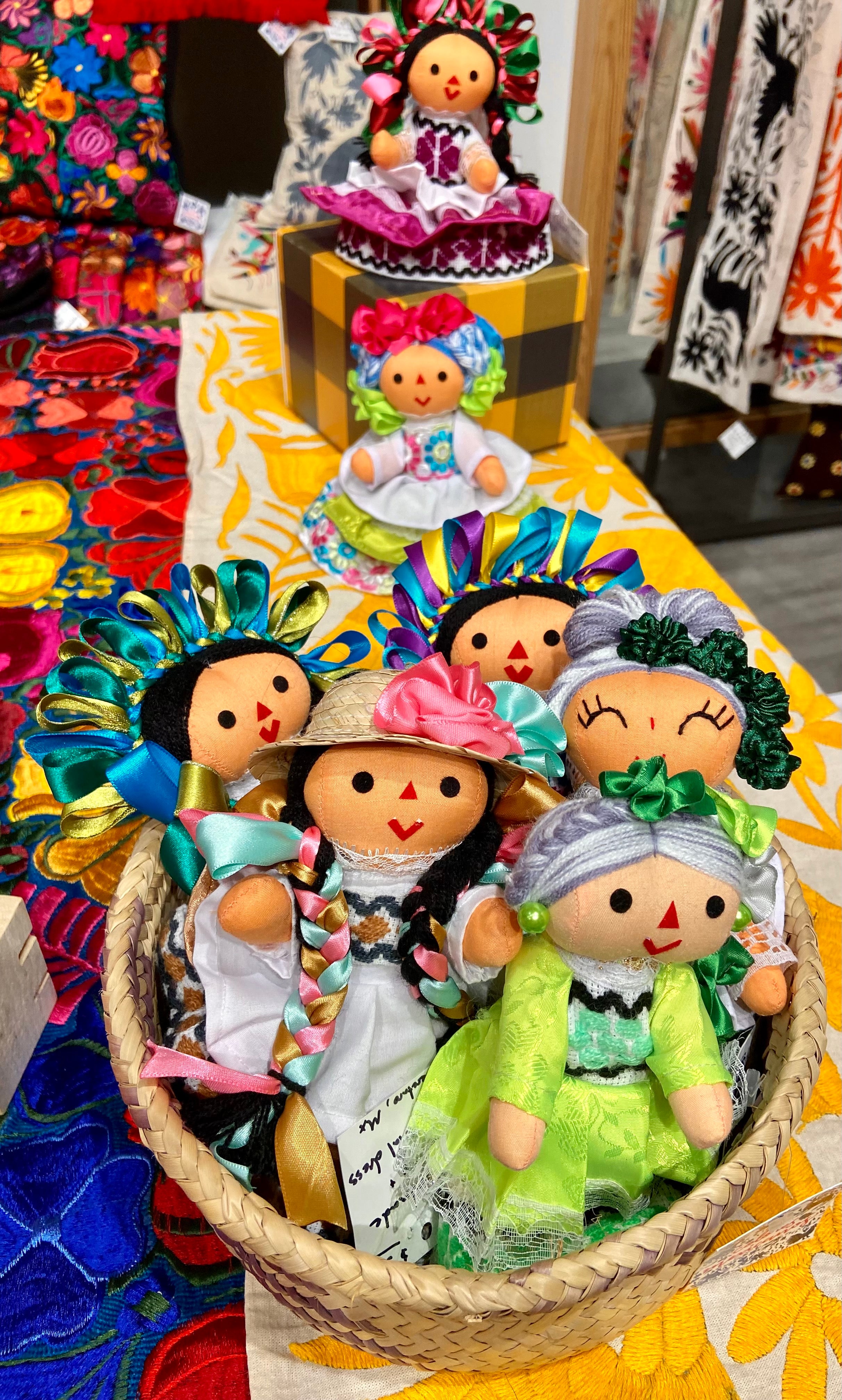Mini mexican dolls shop